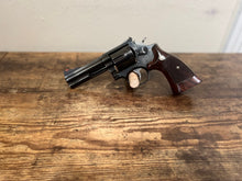 Load image into Gallery viewer, Smith and Wesson Model 586 Revolver  (No Dash )
