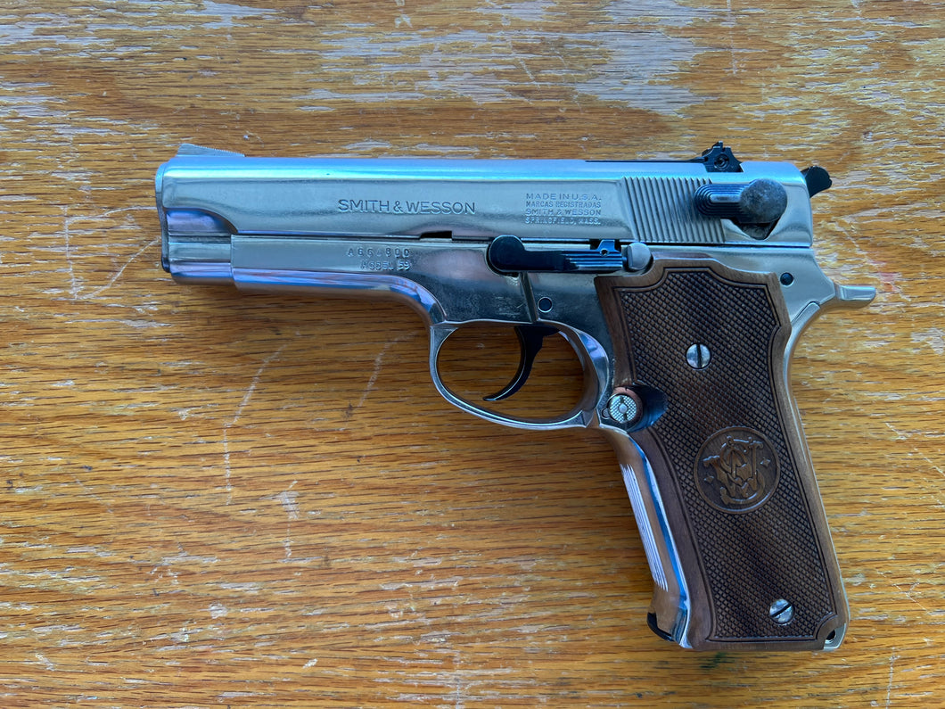 S&W model 59 “nickel” finish 9mm plus 2 mags