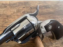 Load image into Gallery viewer, RUGER REVOLVER VAQUERO  .45 COLT 5.5&quot; FS S/S HARDWOOD 5104(USED)
